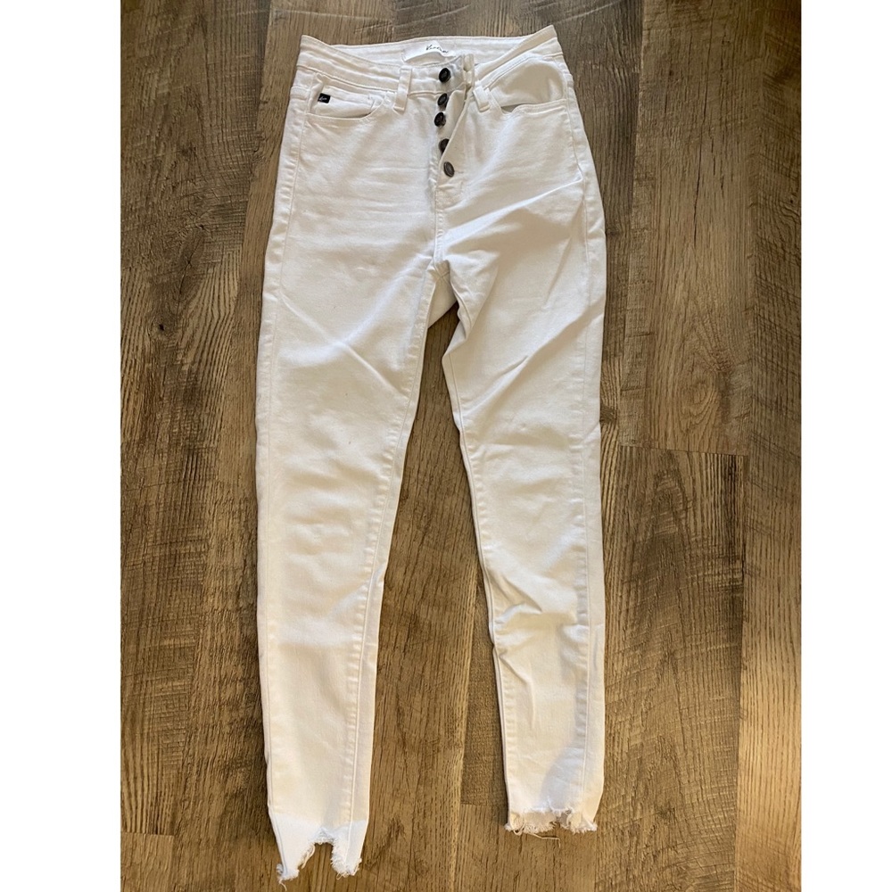White cropped jeans